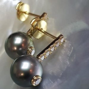 Boucles d'oreilles perles de Tahiti incrustées de diamants JDL Paris