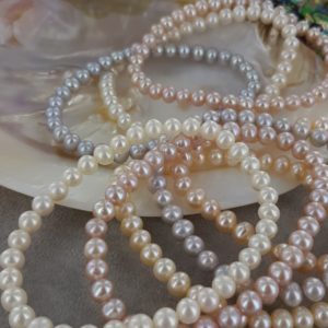 PEARLS Bracelet perles d'eau douce sur fil élastique