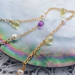 FOLIE PRÉCIEUSE Bracelet perles d’Akoya, améthyste et or