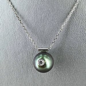 Collier diamant dans perle de Tahiti - JDL Paris