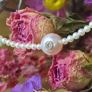 Collier perles blanches avec diamant - JDL Paris