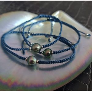 Bracelet bleu perle de Tahiti cerclée