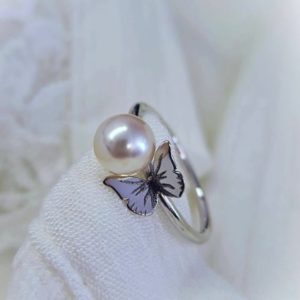 MÉTAMORPHOSE   Bague papillon et perle d'Akoya