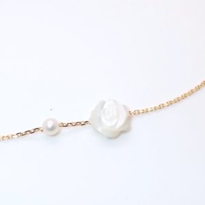 MINERALOVE  Collier chaîne fine, fleur de nacre et perle